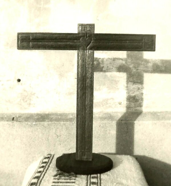 Croix sculptée, 1958 *